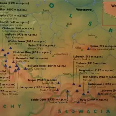 Mapa przedstawia korona gór polskich, zaznaczając liczne szczyty i ich wysokość.