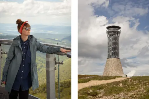 Kobieta na tarasie widokowym podziwia krajobraz. Obok wieża widokowa na Śnieżniku, ile się wchodzi, by zobaczyć taką panoramę.