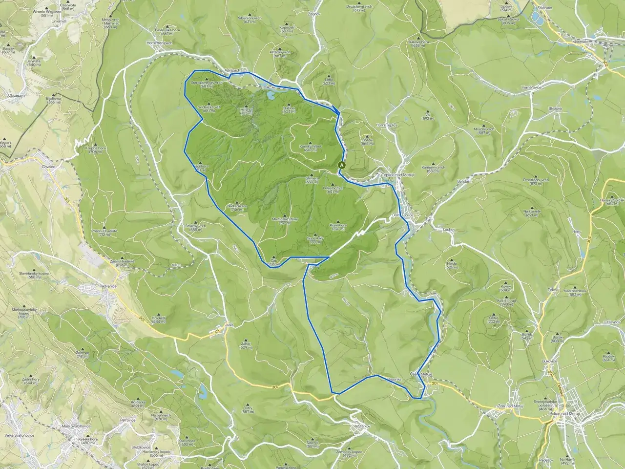 Mapa turystyczna z zaznaczoną trasą przez skalne miasto.