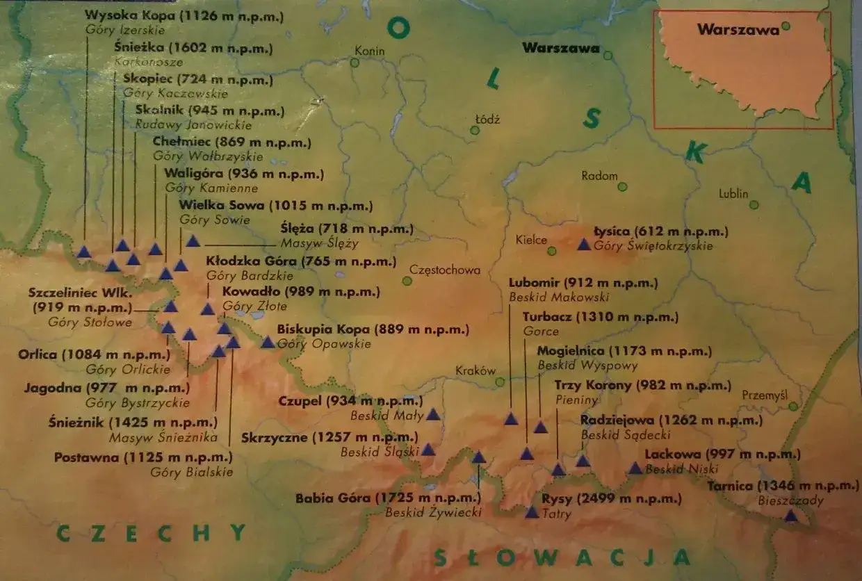 Mapa Polski z zaznaczonymi szczytami i ich wysokościami. Poznaj korona gór polskich ile szczytów wznosi się nad krajem.